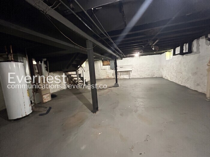 Building Photo - 5932 Floy Ave