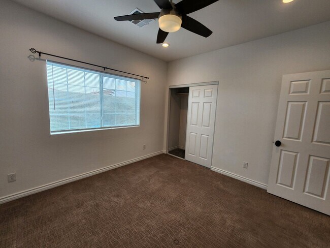 Building Photo - Single Story with Casita