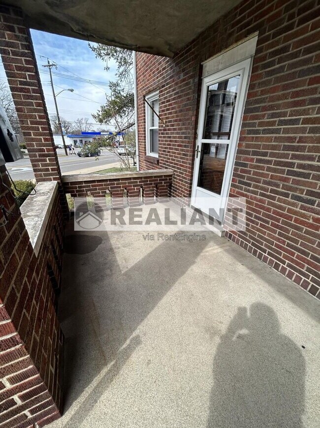 Building Photo - 2214 Memorial Pkwy