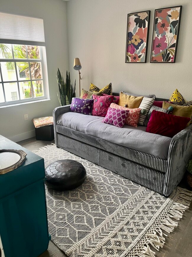 Building Photo - 1910 Belmont Pl