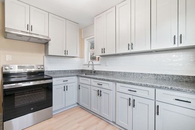 Building Photo - Newly Renovated 3 Bedroom home in East Pittsburgh available now!