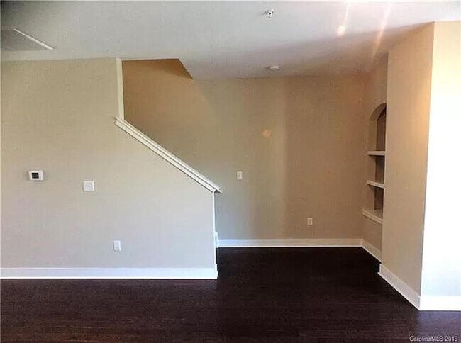 Building Photo - Room in 3 Bedroom Townhome at Seigle Point Dr