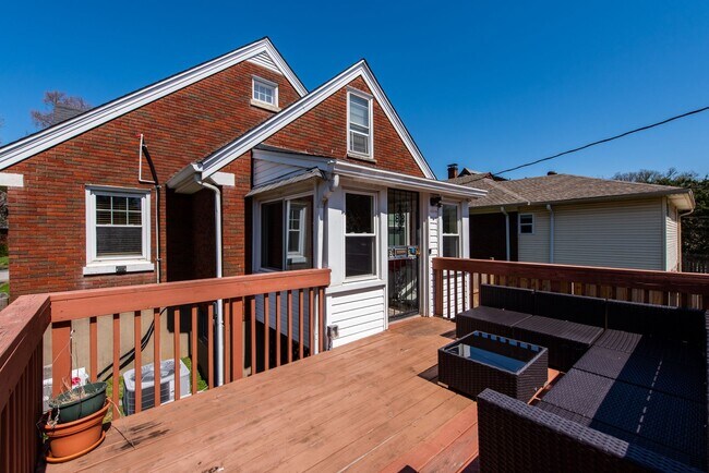 Building Photo - Charming Home in Deer Park Neighborhood