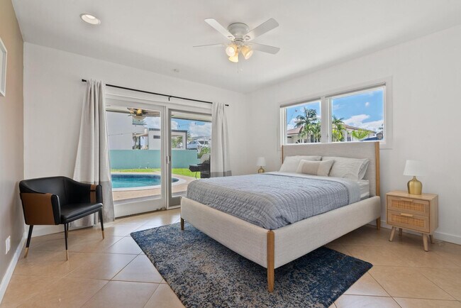 Building Photo - 3080 NE 43rd St