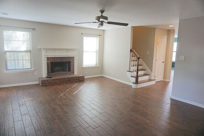 Building Photo - 5 BED | 2.5 BATH | SINGLE FAMILY HOME | BONUS ROOM | 2 CAR GARAGE