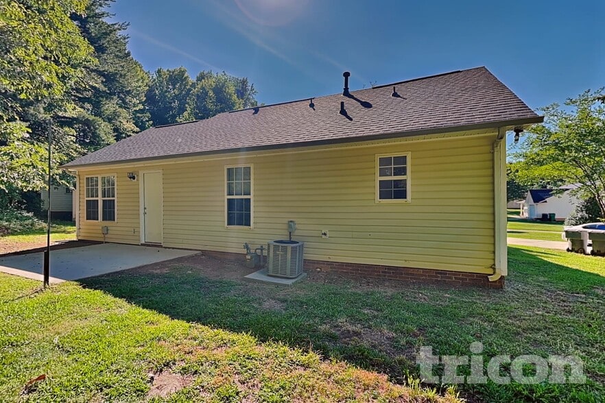 Building Photo - 8820 Kismet Dr