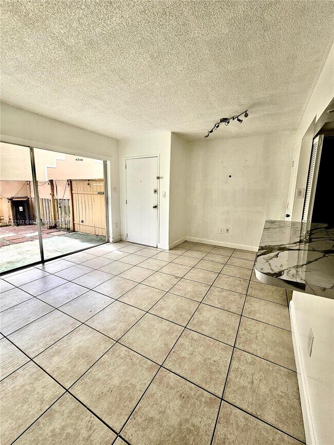 Building Photo - 4250 NW 79th Ave