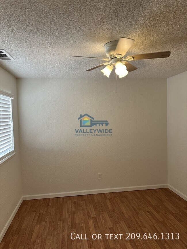 Building Photo - 541 San Vincente Ct