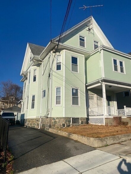 Building Photo - 10 Bigelow St