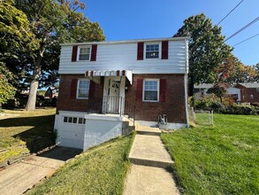Building Photo - Completely Updated, Open , Quiet House in Oakmont!