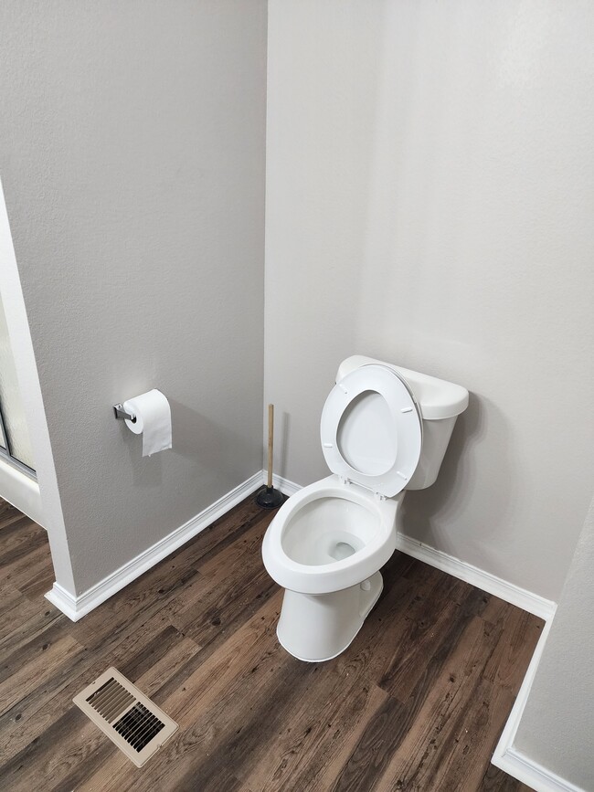 Building Photo - 640 Houston St