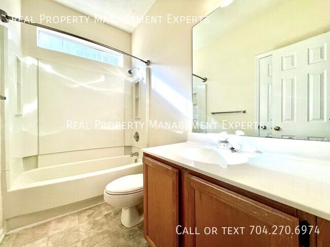 Building Photo - 109 Claremont Way