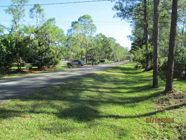 Building Photo - 4610 3rd Ave SW