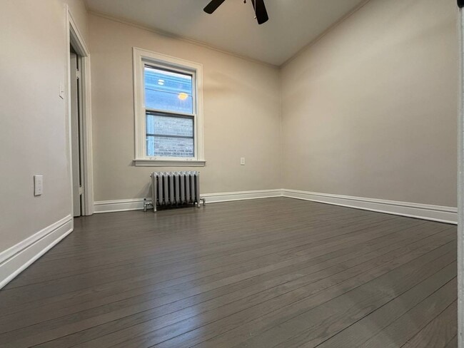 Building Photo - Spacious 5BR/2BA Home with Basement & Off-Street Parking