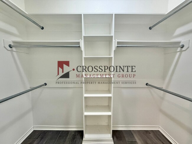 Building Photo - Tour Today! 2 Bedroom 2 Bath Duplex!
