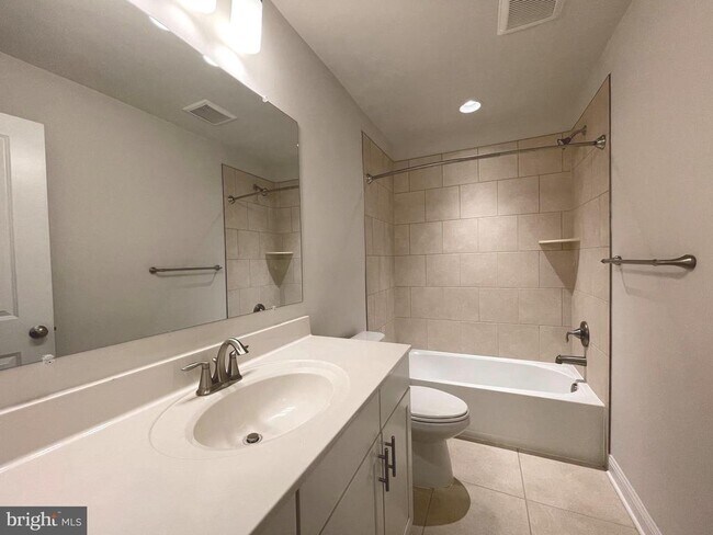 Building Photo - 3667 Duckhorn Way