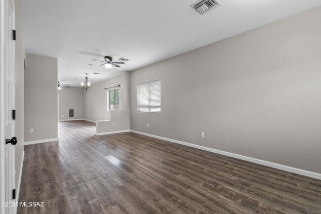 Building Photo - 12708 N Rodeo Land