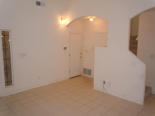 Building Photo - 4608 Holiday Breeze Pl NE