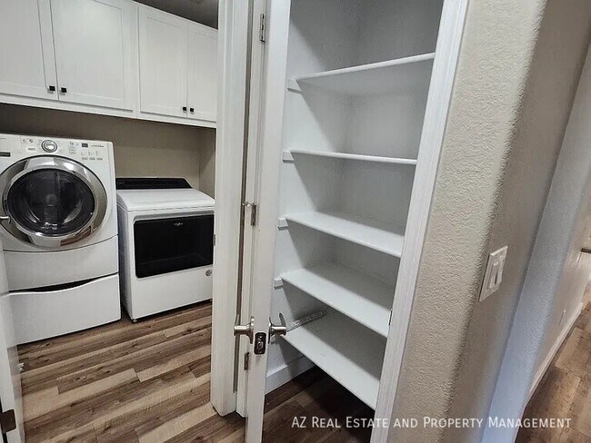 Building Photo - 8642 W Echo Ln