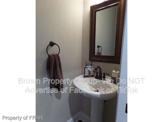 Building Photo - 124 Highgrove Ct