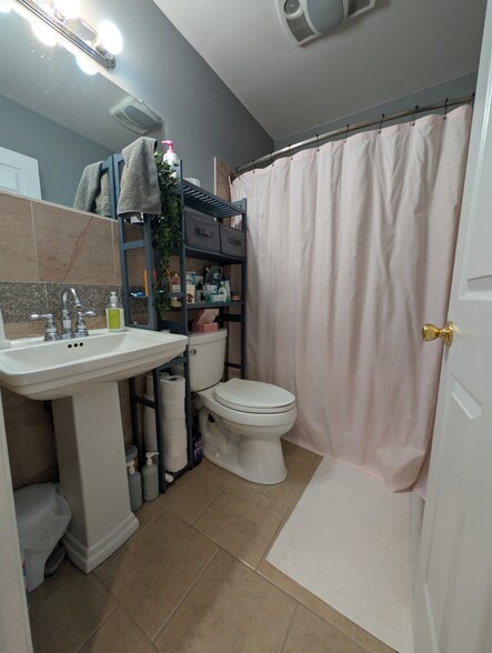 Building Photo - 4219 Ridge Ave