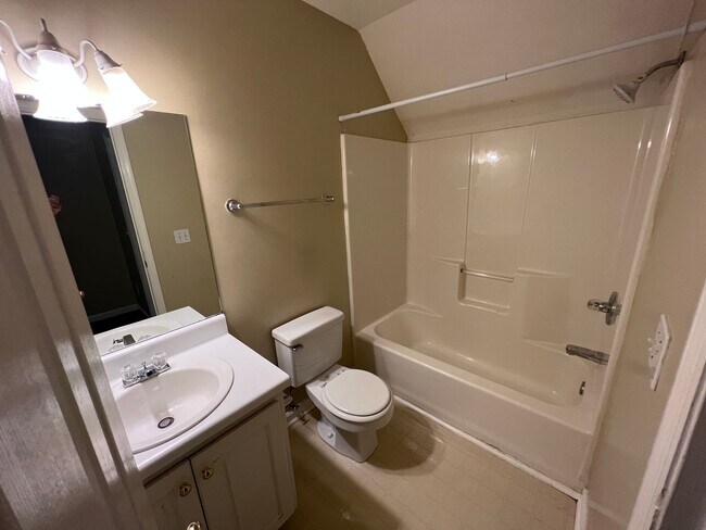 Building Photo - Jason 378-380