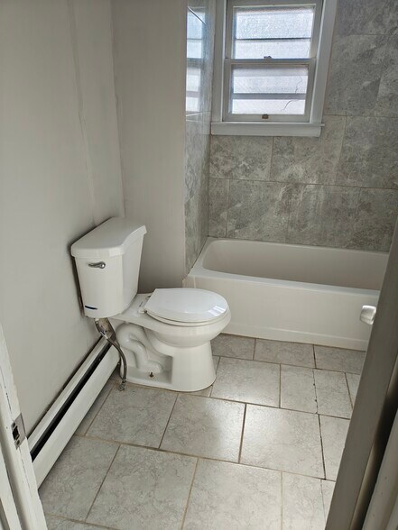 Building Photo - 14 Cedar St