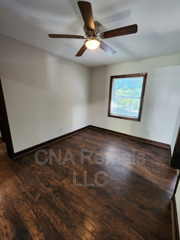 Building Photo - 104 E Acres Dr SE