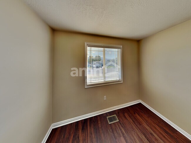 Building Photo - 1495 N 2325 W