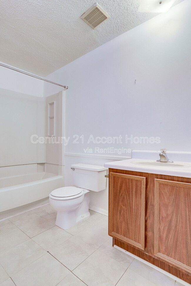 Building Photo - 5328 Larochelle Ct