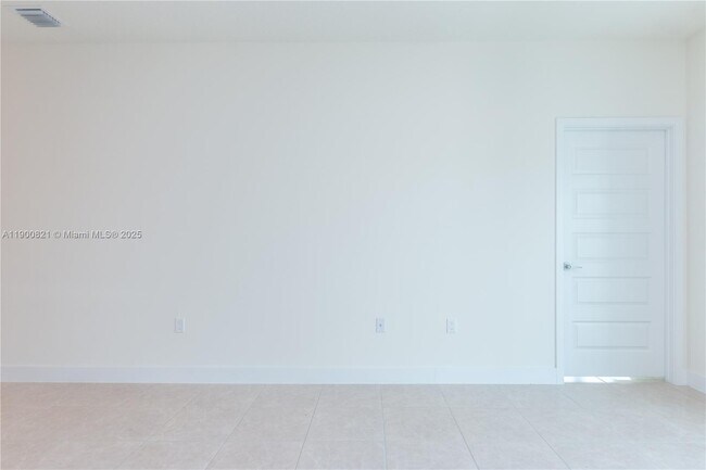 Building Photo - 4640 NW 84th Ave