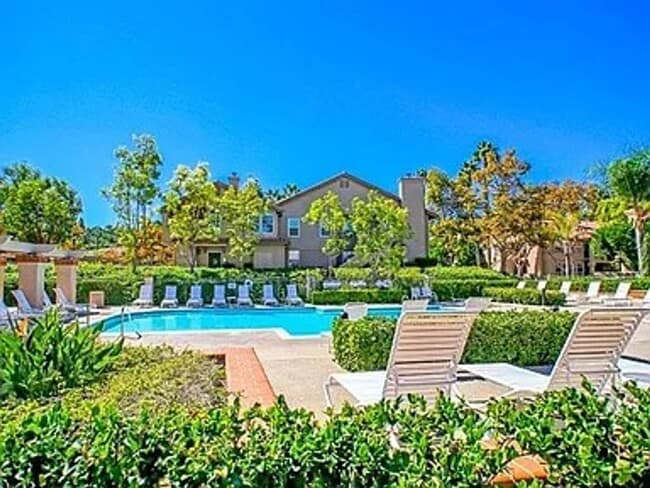 Building Photo - 10 Promontory Park