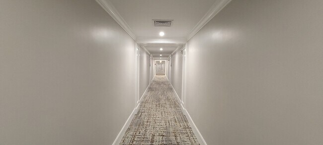 Building Photo - 425 Lagrange St