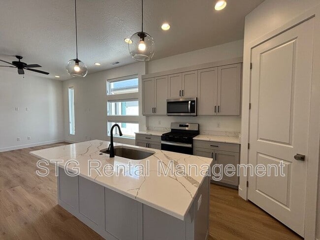 Building Photo - 2963 E Snowberry Dr