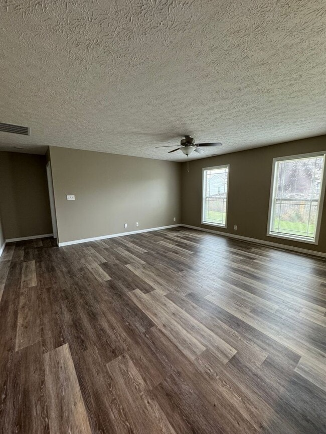Building Photo - 3 Bedroom Single Family Home Available in ...