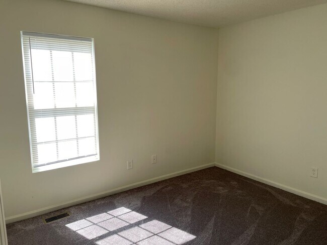Building Photo - 1305