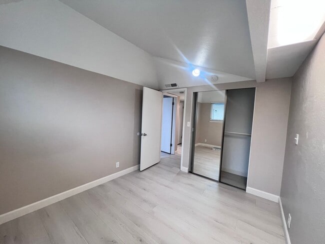 Building Photo - EBN T 14723