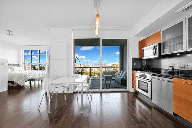 Building Photo - 3451 NE 1st Ave