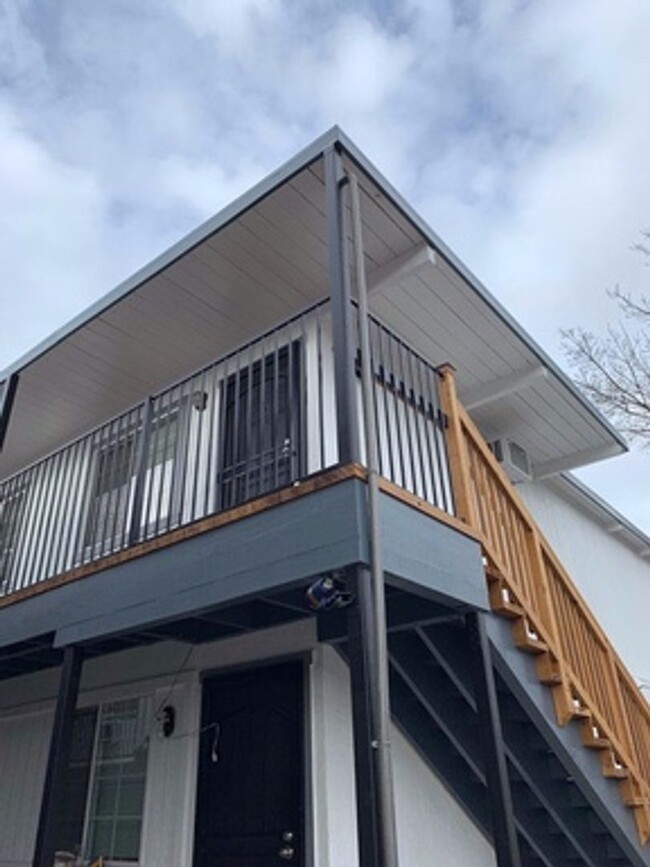 Building Photo - 2 bedroom 2 bath in Concord