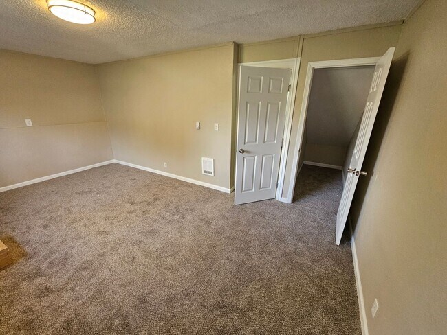 Building Photo - 2535-2537 Wilark Dr NW