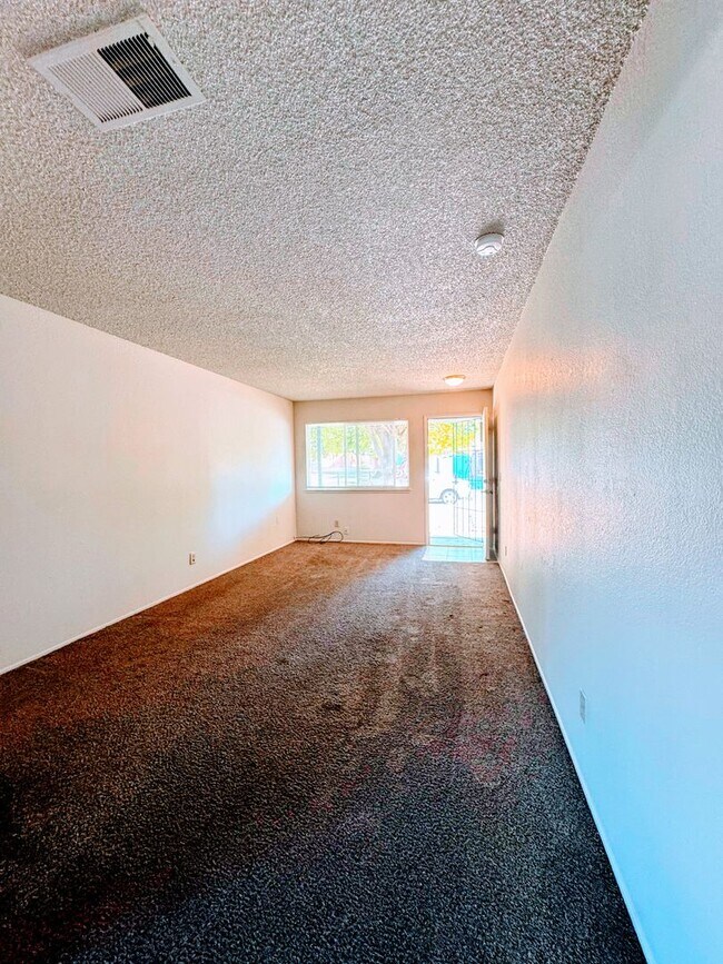 Building Photo - 4136 Oberon Ave