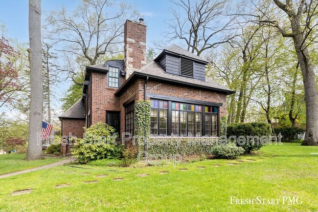 Building Photo - 28 Woodmer Ln