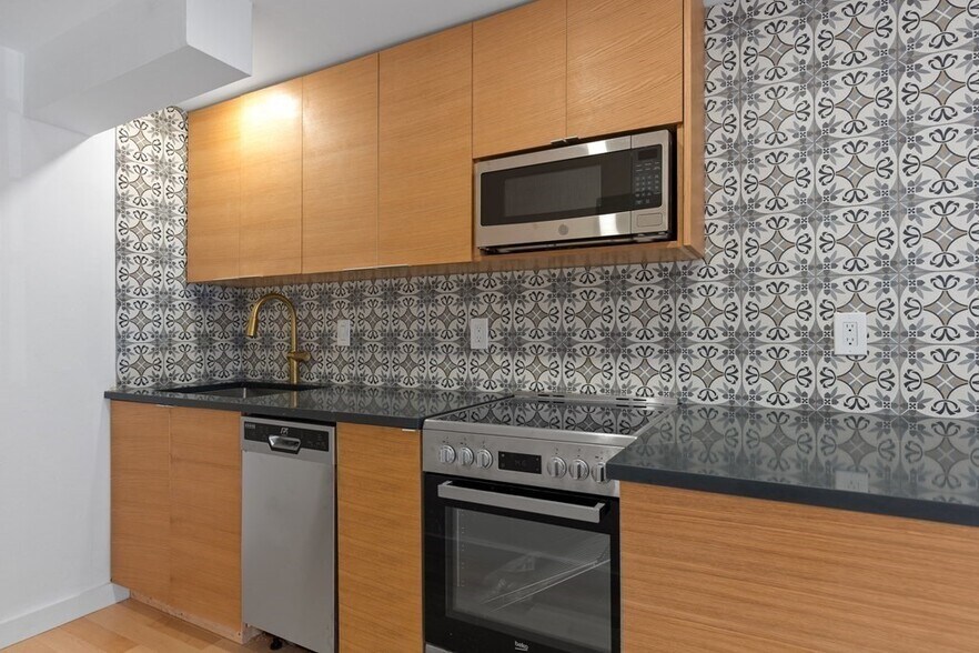 Building Photo - 511 Beacon St