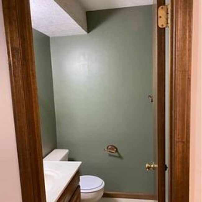 Building Photo - 131 Lake Dr