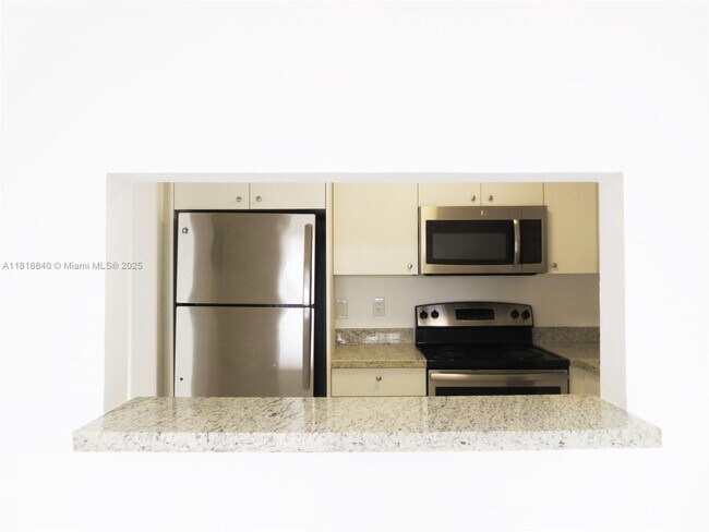 Building Photo - 4164 Inverrary Dr