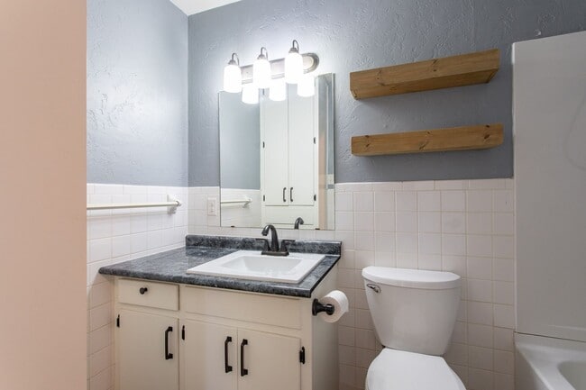 Building Photo - Beautiful 3 bedroom 2 bath home in Fountai...
