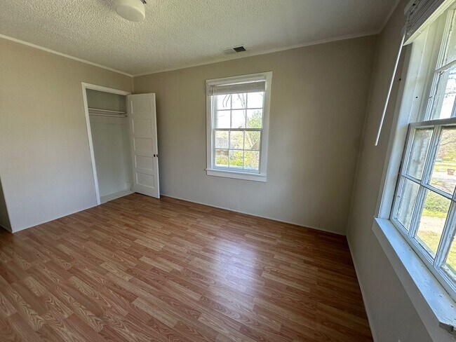 Building Photo - Old Hickory Village Duplex