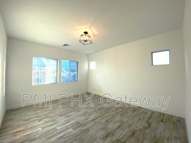 Building Photo - 2353 E Athena Ave