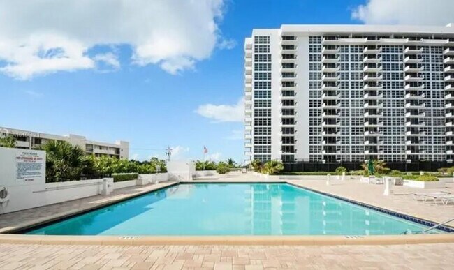 Building Photo - 531 N Ocean Blvd