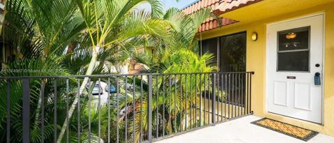 Building Photo - 11384 Royal Palm Blvd